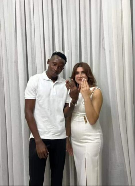 Kamerunlu futbolçu geri qayıtdı, azərbaycanlı xanımla nişanlandı (FOTO)