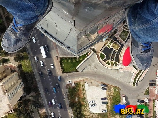 Flame Towersin başına çıxıb selfie çəkdi - FOTO