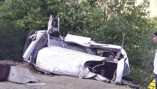 Kənd yasda - 7 qadın dəfn edilir