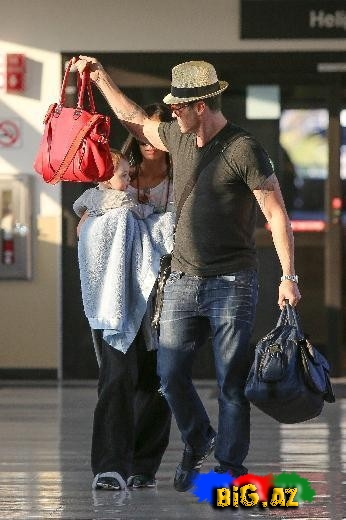 Meqan Foks həyat yoldaşı və mavi gözlü oğlu - FOTO