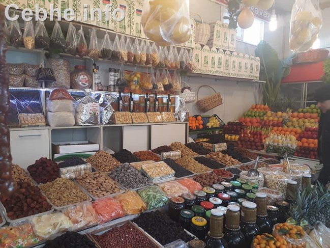 Boş bayram bazarı: Satıcılar alıcı yolu gözləyir - REPORTAJ