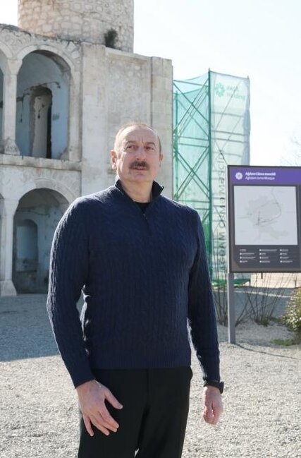 Prezidentlə xanımı Ağdam Cümə məscidində - FOTOLAR