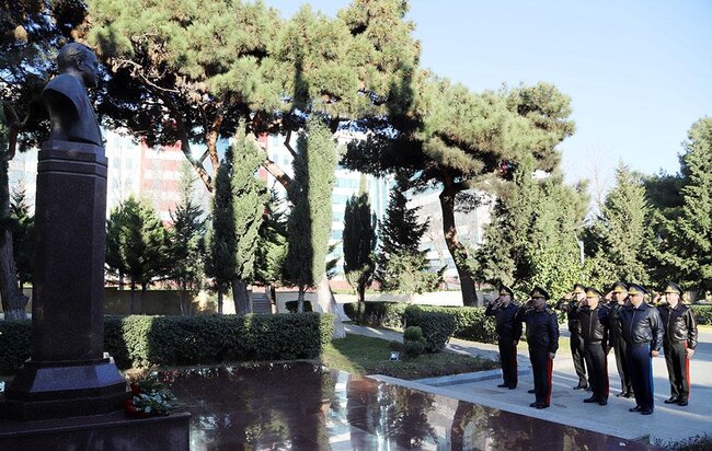 Zakir Həsənov hospitalda müalicə olunan hərbçilərlə görüşüb