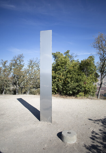 Bir çox ölkədə peyda olan metal sütunun SİRRİ AÇILDI - FOTO