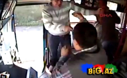 Avtobus sürücüsü bıçaqlandı - VİDEO