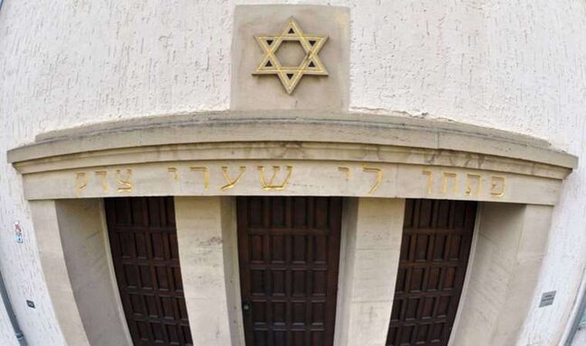 Sinaqoqa hücum: "Burada antisemitzmə yer yoxdur"