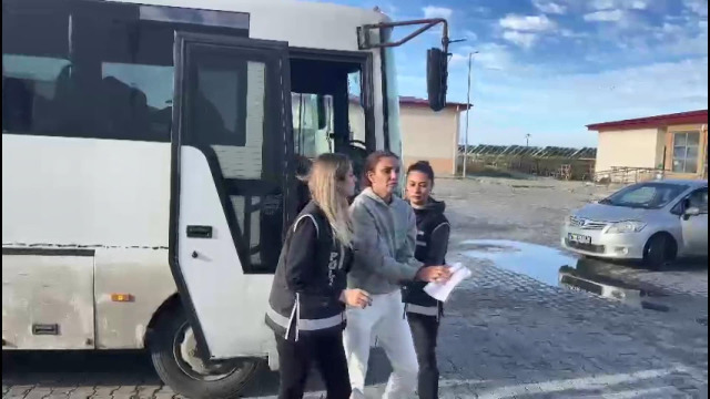 Dilan Polat ağlayaraq həbsxanaya girdi - FOTO+VİDEO