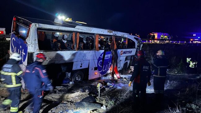 Sərnişin avtobusu aşdı: 34 nəfər yaralandı