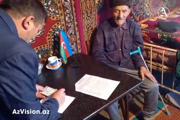 Azərbaycanın ən yaşlı kişi seçicisi səs verib - FOTO