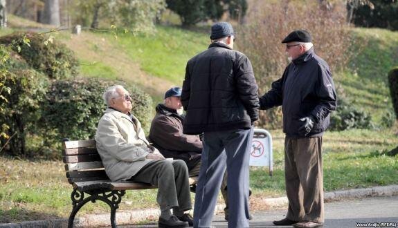 Kişilərin pensiya yaşı azaldılmalıdır - Parlamentdə məsələ qaldırıldı