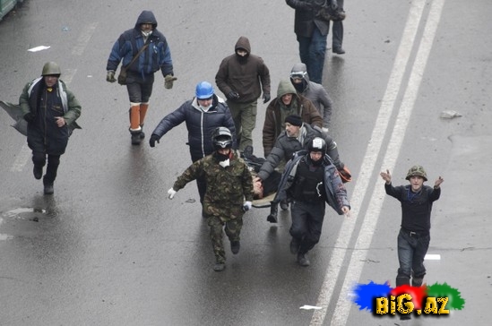 Kiyevdə etirazçıları snayperlər güllələyir- FOTO