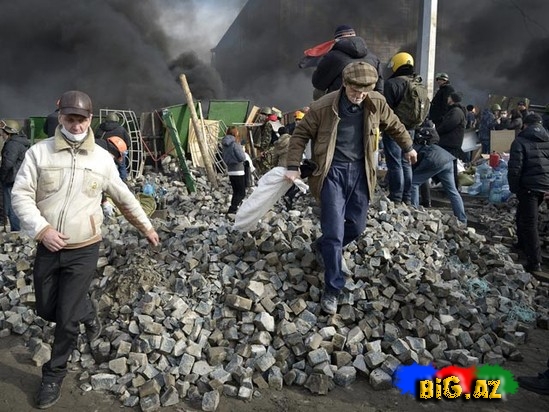 Kiyevdə etirazçıları snayperlər güllələyir- FOTO