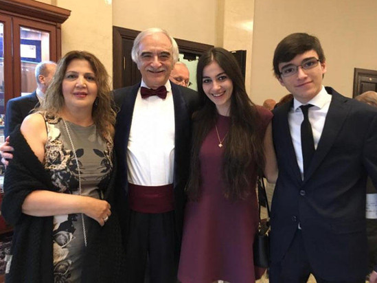 Polad Bülbüloğlunun xanımı və övladları - FOTOLAR