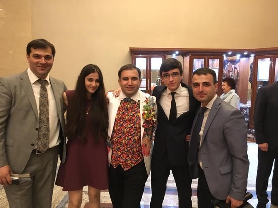 Polad Bülbüloğlunun xanımı və övladları - FOTOLAR