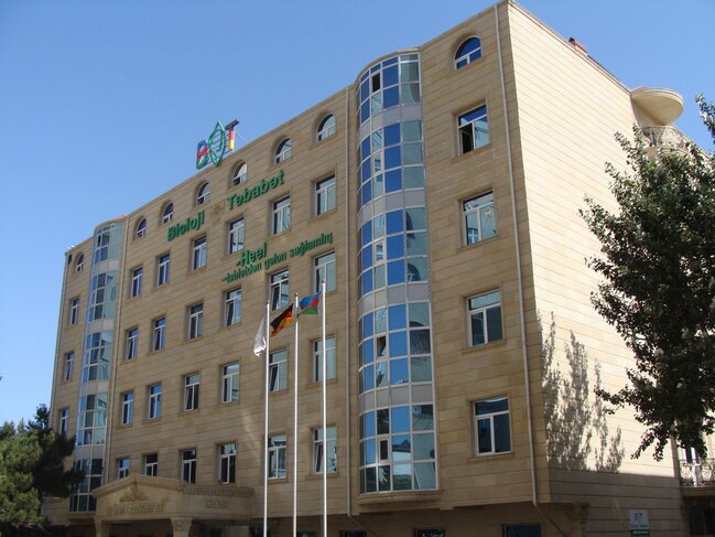 Klinika rəhbərinin ölkədən çıxışına "stop" qoyuldu - 600 mindən çox borcu var