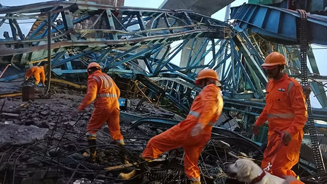 Körpü tikintisində kran aşıb: 17 işçi həyatını itirib