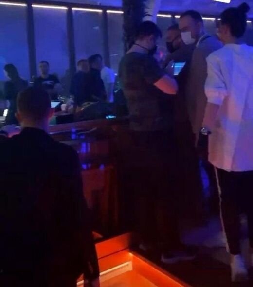 Koronavirusdan ölənlər azaldı: Əhali gecə klublarına axın etdi - FOTO