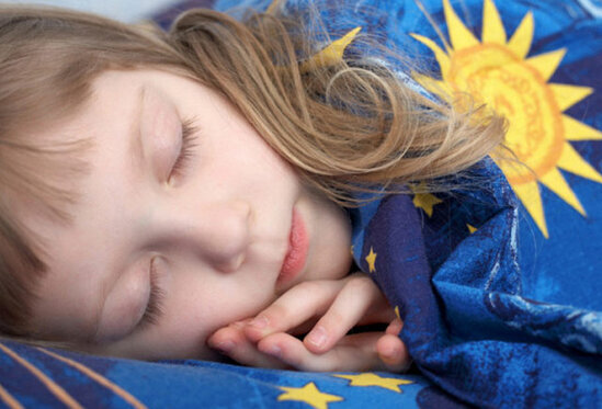 Körpəyə yuxu dərmanı verən valideynlərə XƏBƏRDARLIQ: Bunu etsəniz...