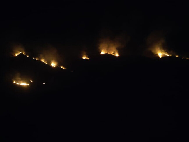 Ağsuda dağlıq ərazidə başlayan yanğın meşəliklərə yaxınlaşır - FOTO