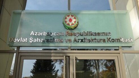 "Əcəmi"də kran metro keçidi üzərində "at oynadır"