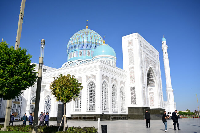 Leyla Əliyeva İmam əl-Buxarinin memorial kompleksində - Fotolar