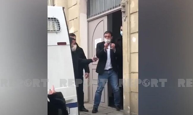 Ata Abdullayevin qolları qandallı görüntüləri YAYILDI - VİDEO