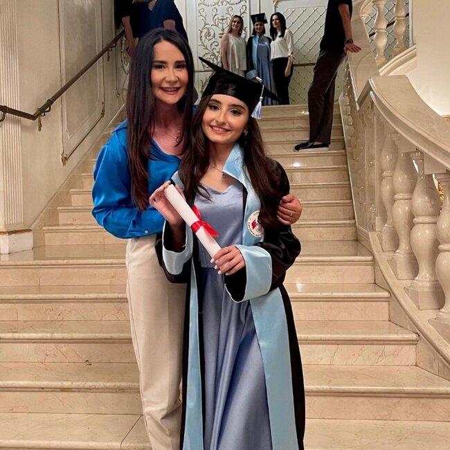 Leylanın qızı məzun oldu - FOTOLAR