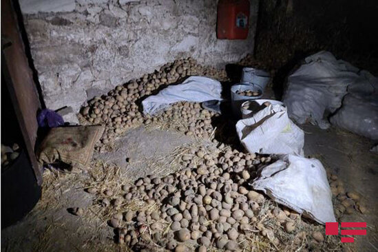 Azərbaycanda dəhşəli cinayət - Bıçaqlanan ana və qızının görüntüsü - VİDEO