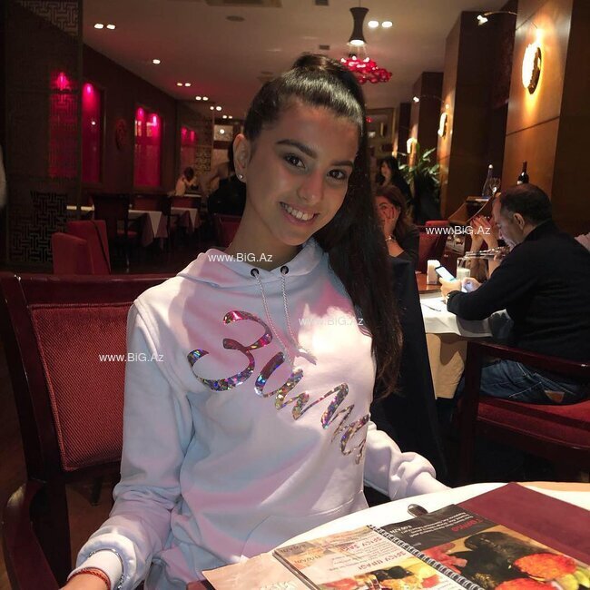 Azərbaycanlı mərhum nazirin müğənni nəvəsi - FOTOLAR