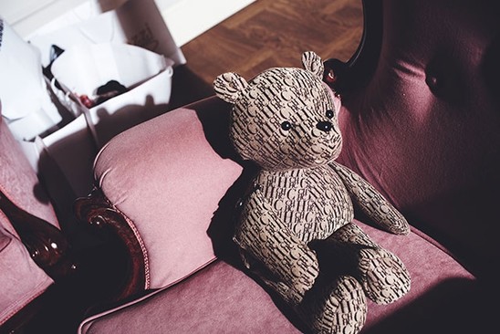 Azərbaycanlı məmurun qızı qarderobunu nümayiş etdirdi - FOTOLAR