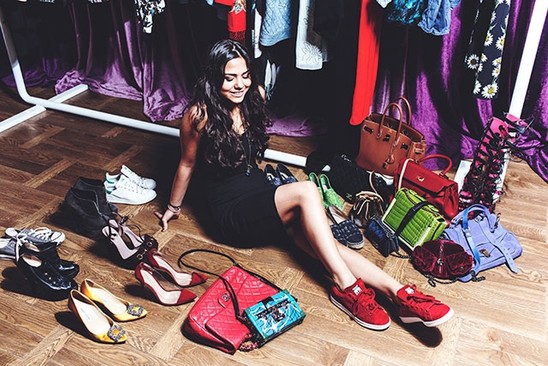 Azərbaycanlı məmurun qızı qarderobunu nümayiş etdirdi - FOTOLAR