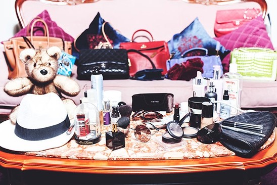 Azərbaycanlı məmurun qızı qarderobunu nümayiş etdirdi - FOTOLAR