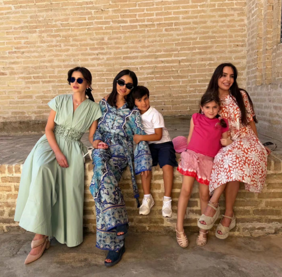 Leyla Əliyeva Şavkat Mirziyoyevin qızları ilə - Foto