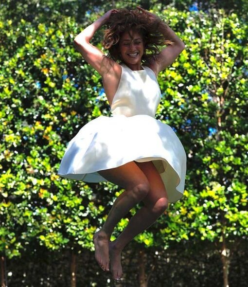 Cennifer Lopez mini paltarda pozlar verdi - FOTO