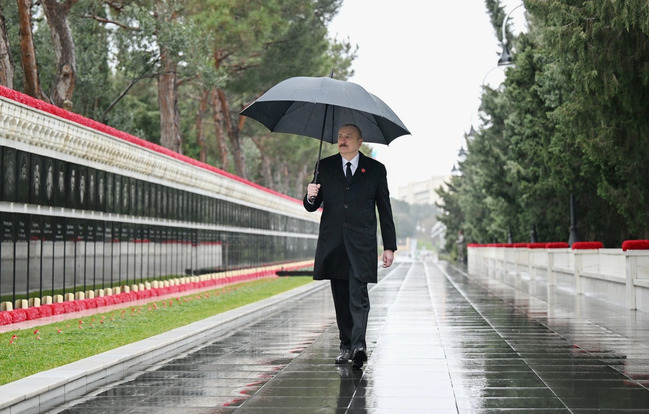 Prezident İlham Əliyev 20 Yanvar şəhidlərinin xatirəsini yad edib