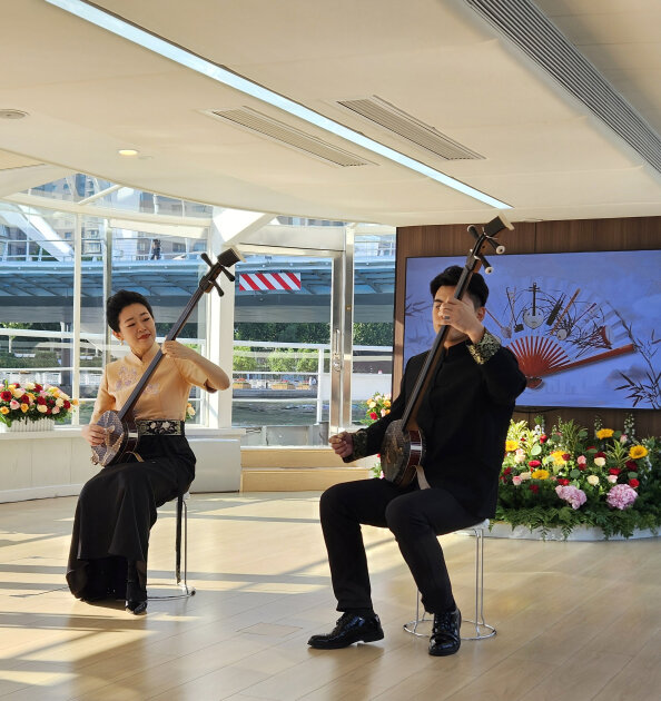 Mehriban Əliyeva liderlərin xanımları ilə gəmi gəzintisində - Fotolar