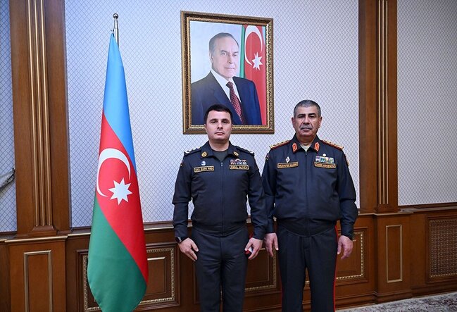 Müdafiə naziri yeni generallara rütbələrini təqdim edib - FOTO