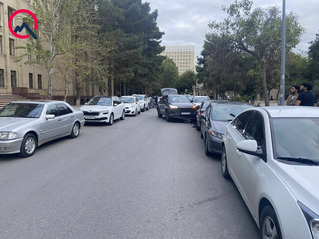 AMEA-nın həyətində zəncirvari qəza - Fotolar