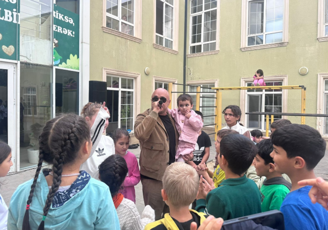 Miri Yusif doğum gününü kimsəsiz uşaqlarla keçirdi - FOTOLAR