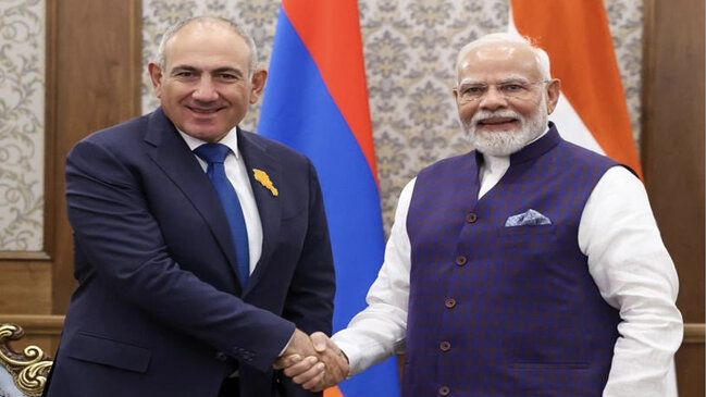 Paşinyan Bişkekdə Modi ilə görüşdü