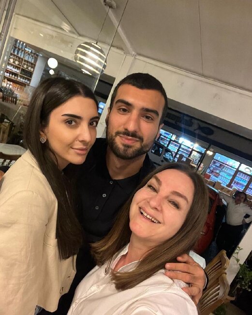 Mahir Emreli və bacısının fotolarını paylaşdı