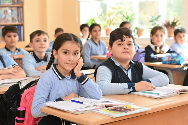 Deputat: Vahid məktəbli forması təhsil mühitində bərabərlik və məsuliyyət hissini gücləndirir