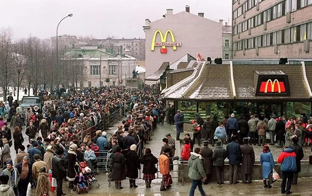 Bağlanacağı xəbərini eşidən rusiyalılar "McDonalds"a axışdılar - Fotolar
