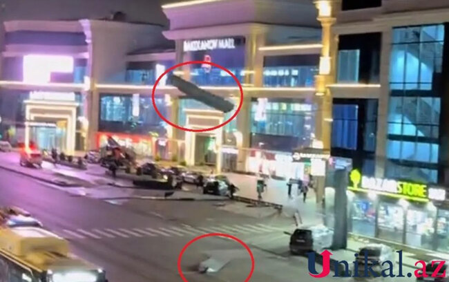 Bakıda "mall"un dam örtüyü uçdu - Video