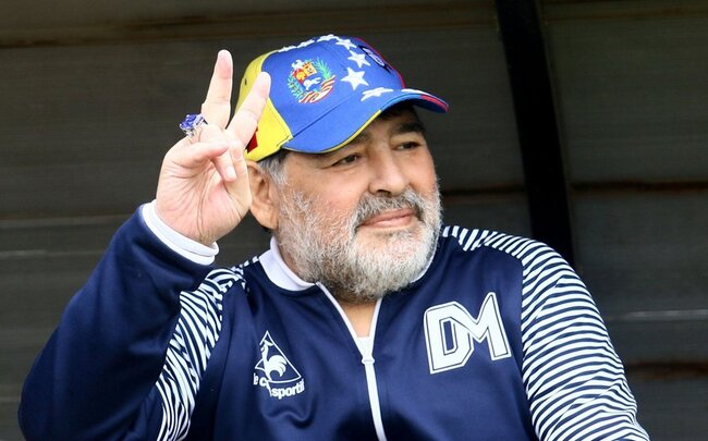 Maradona bu üsulla koronavirusdan qorunur - FOTO
