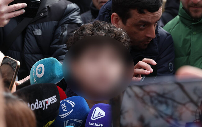 "Uşaqdan silahın növünü niyə soruşursunuz?"