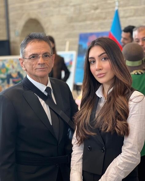 Mədət Quliyev nazirliyin tədbirinə qolu sarğılı gəldi - FOTO