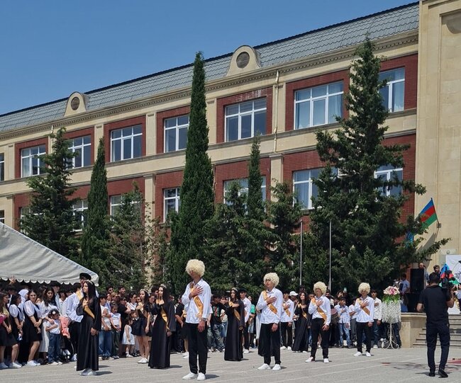 117 nömrəli məktəbin məzunlarının "Xudayar təsnifi" ilə "Son zəng"i -Video-Foto