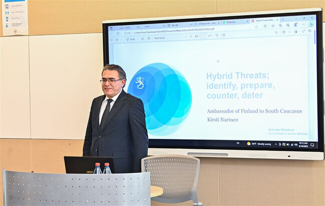 Finlandiyalı mütəxəssislərin iştirakı ilə "Media və hibrid təhdidlər" mövzusunda seminarlara başlanılıb