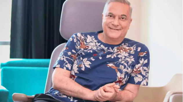 Özündən 42 yaş kiçik xanımla evlənir